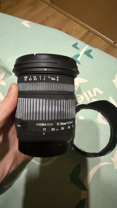 Sigma DC 17-70mm f/2.8-4.5 dla Sony – sprawny, z osłoną i dekielkami