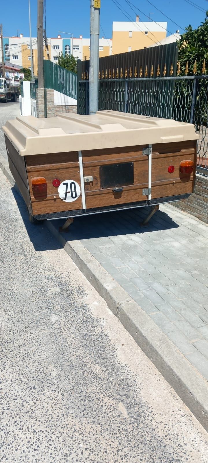 Auto tenda reboque ERKA