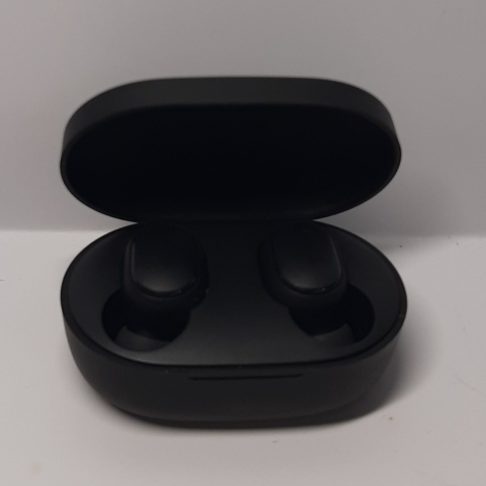 Nowe słuchawki bezprzewodowe Earbuds