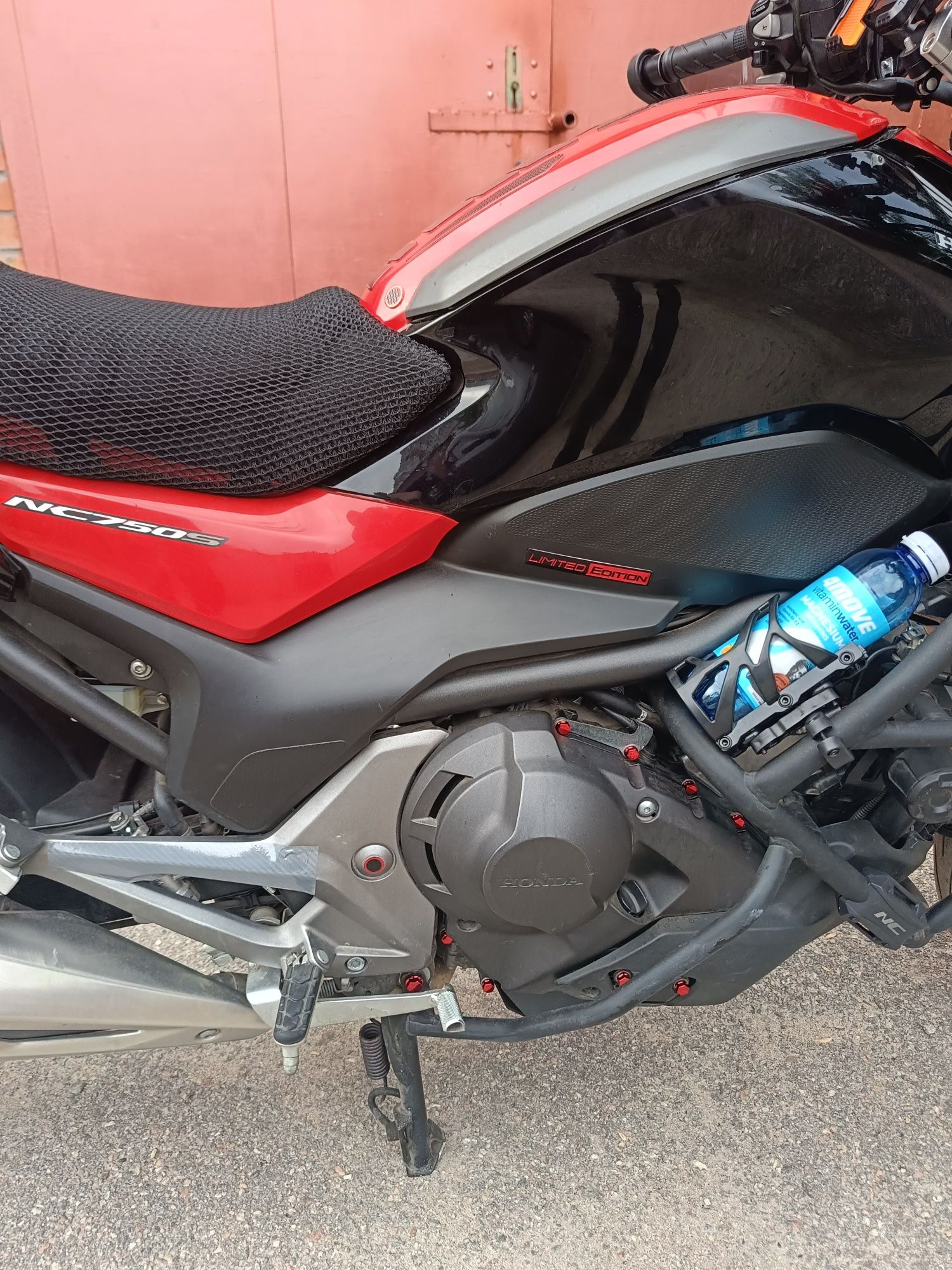 HONDA NC750SD 2016 на роботе

коробкой "робот"
