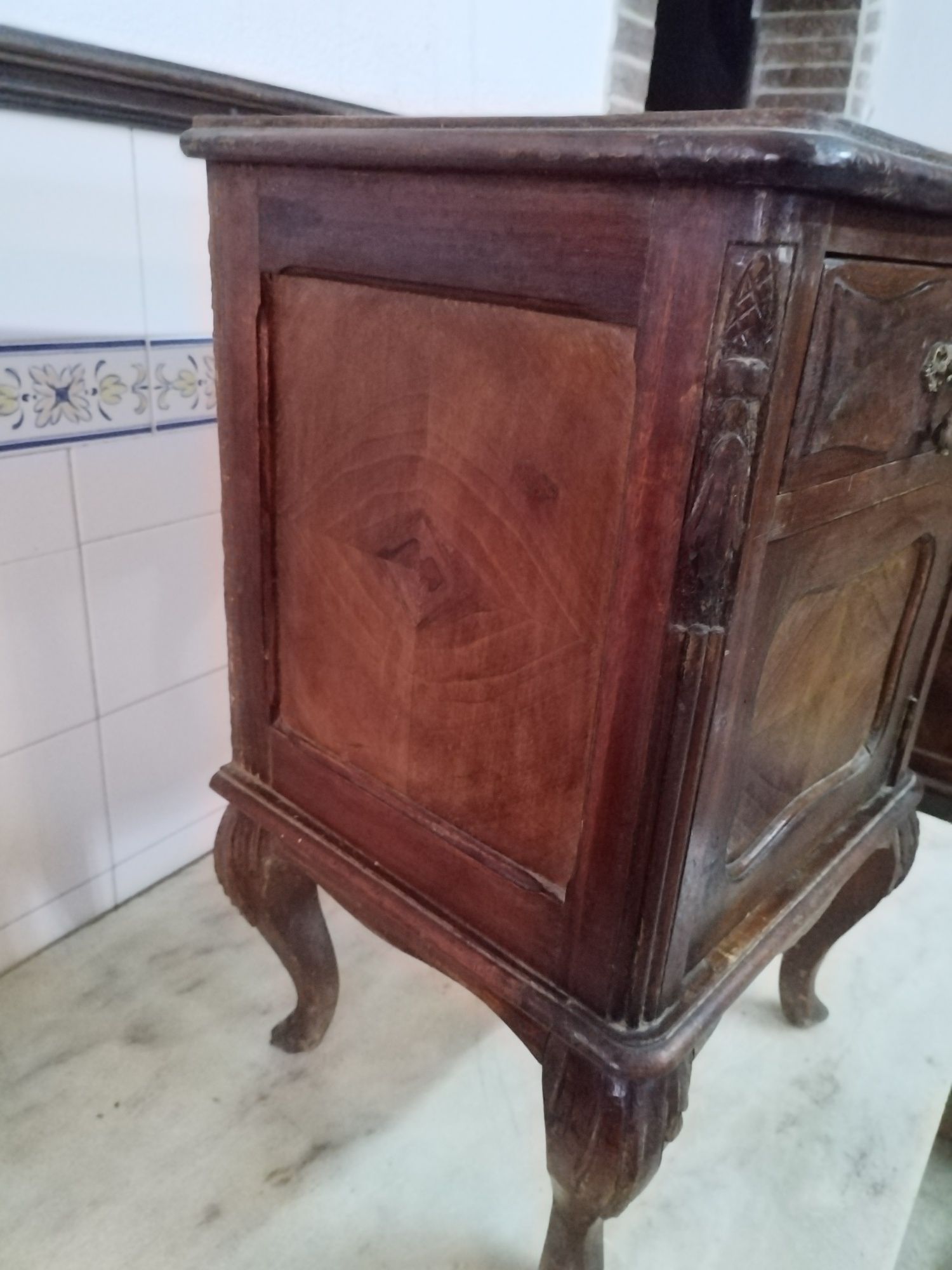 mesa cabeceira antiga