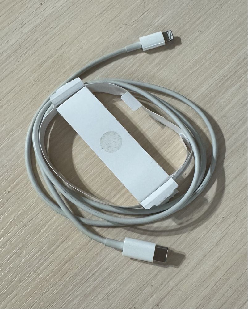 Зарядний Кабель Apple USB-C to Lightning Cable 1m (MUQ93) Оригінал