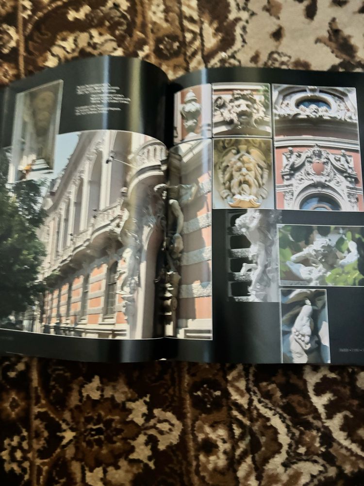 Книга з архітектурою Львова