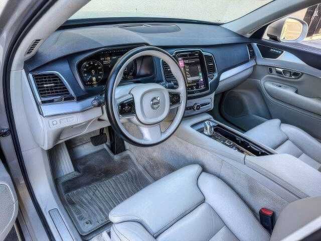 2016 Volvo XC90 T8 eAWD Momentum
