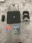 Konsola Play Station 4 PRO.