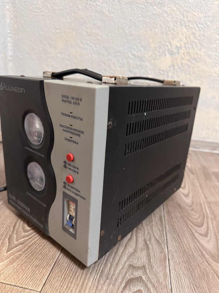 Автоматический стабилизатор напряжения Luxeon SVR-3000
