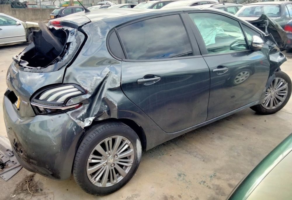 PEUGEOT 208 1.2 PURE TECH DE 2016 DISPONÍVEL PARA PEÇAS