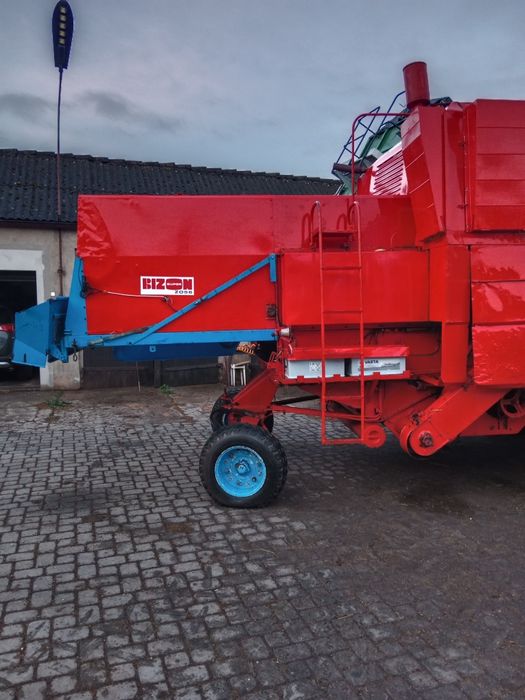 Bizon Z056 z stołem do rzepaku Rolmako