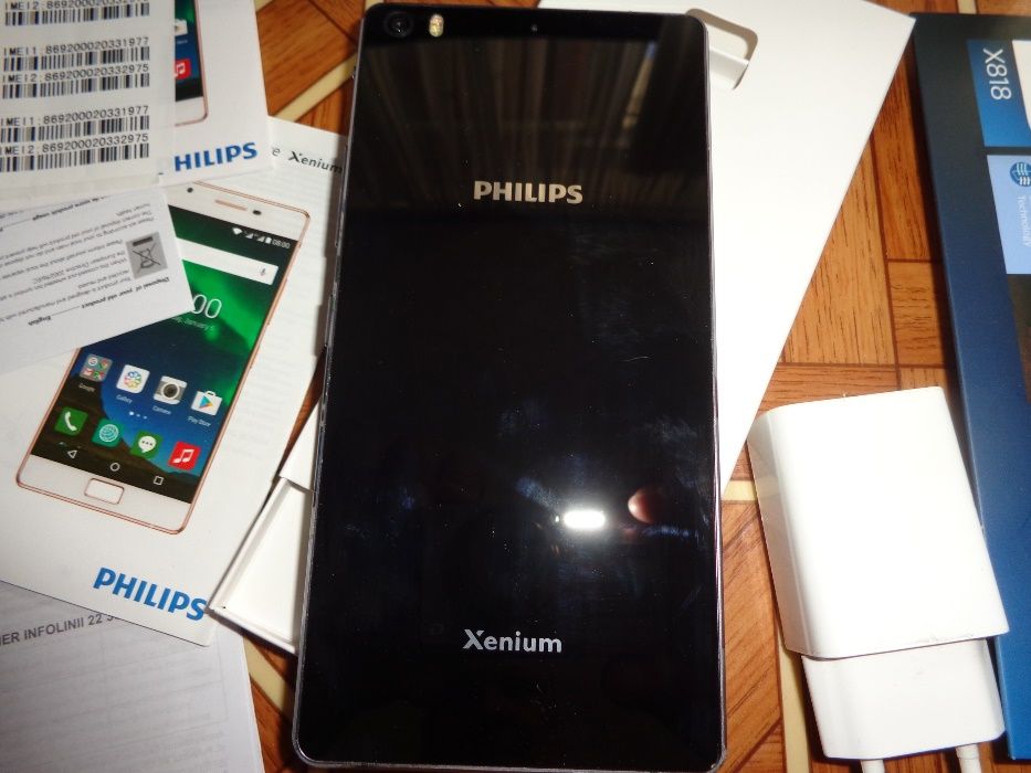 Smartfon Philips Xenium X818