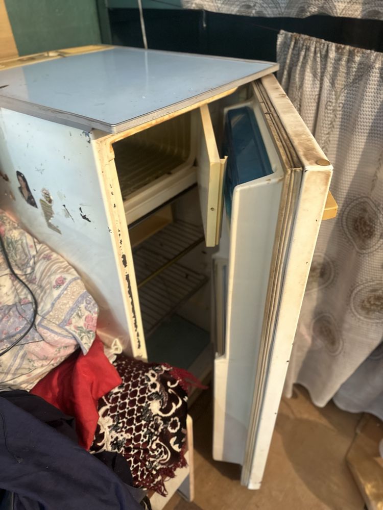 Холодильник працюючий