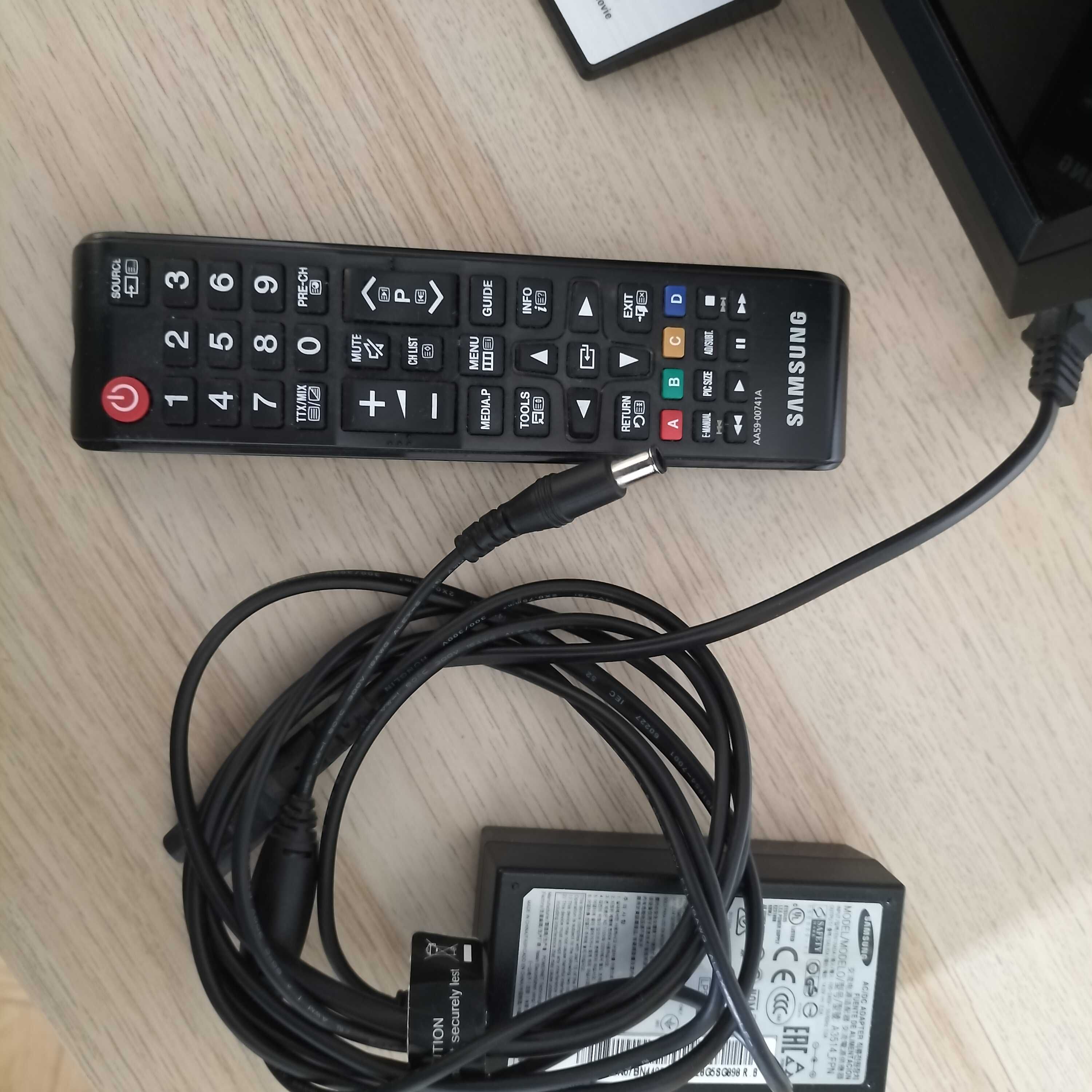 Samsung T24E310EW VA HD 24