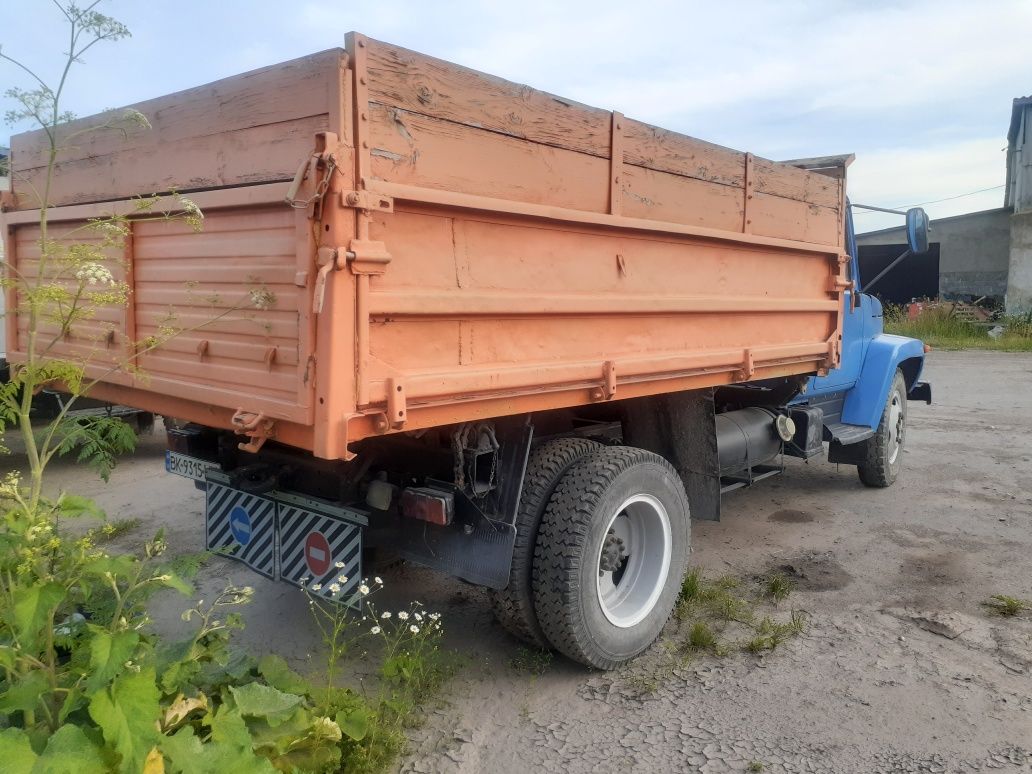 Автомобіль Газ 3307