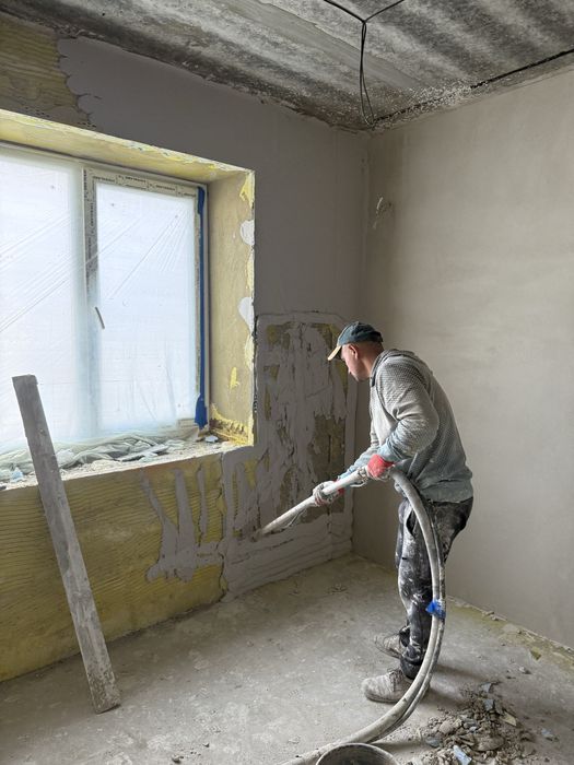 Гіпсова штукатурка. Штукатурка стін. Машина штукатурка