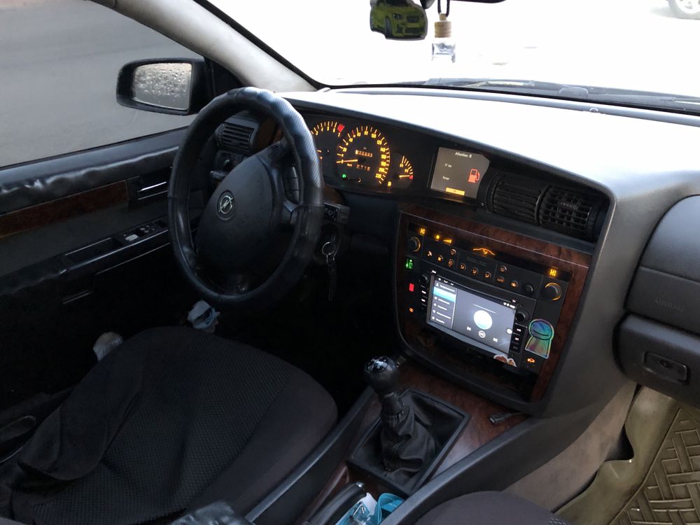 Opel omega b rest 2.2 benzinas
