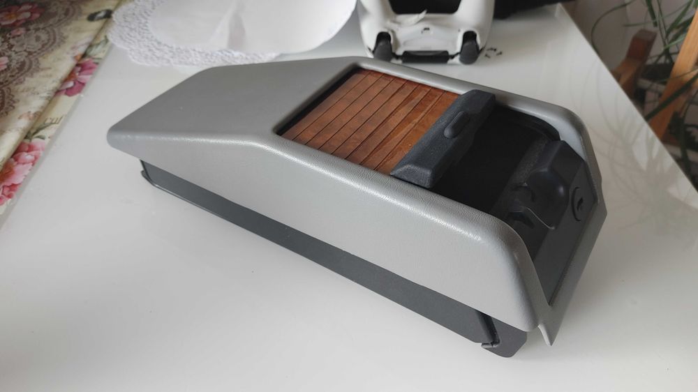 Mercedes W124 Schowek między Fotelami Wszystkie Kolory Roletki Rolety
