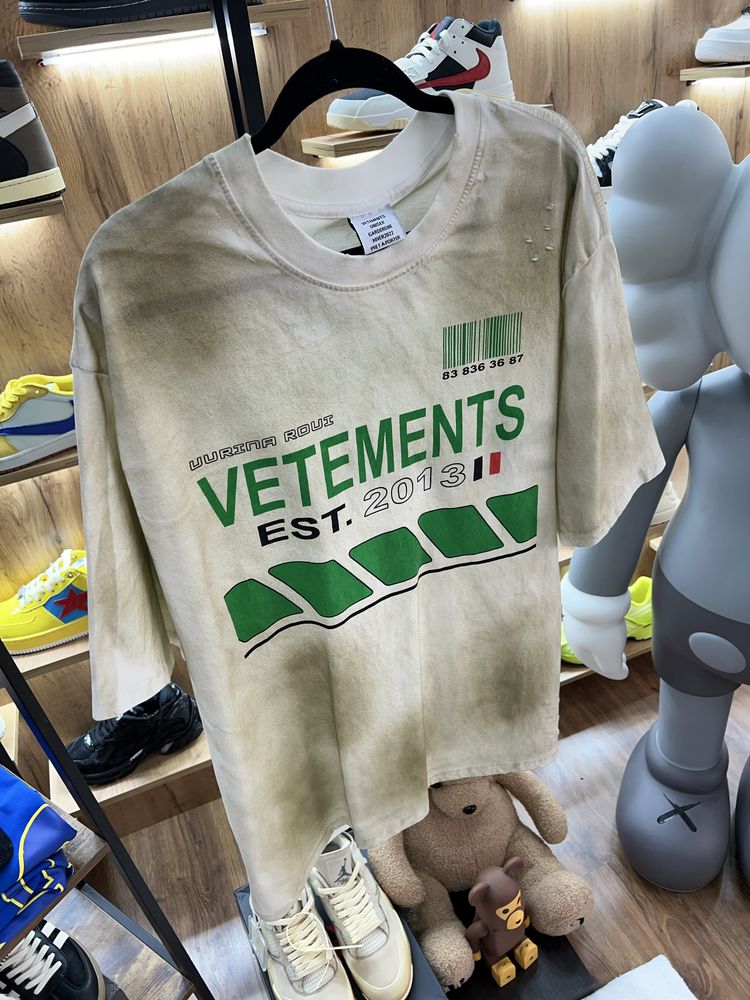 Футболка VETEMENTS Dirt Logo Speed Khaki