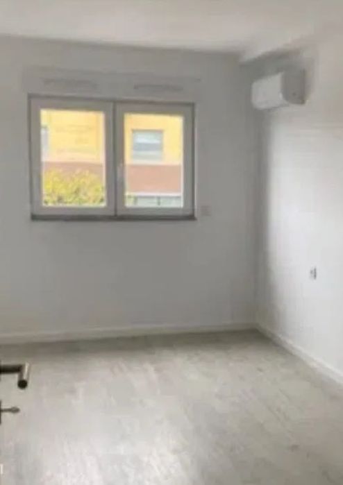 Alugo T2 novo próximo do Glicínias