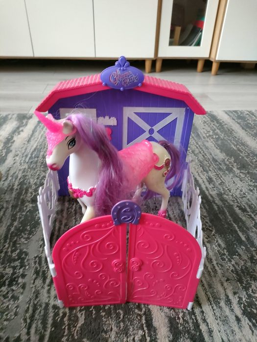 Stajnia z konikiem dla Barbie