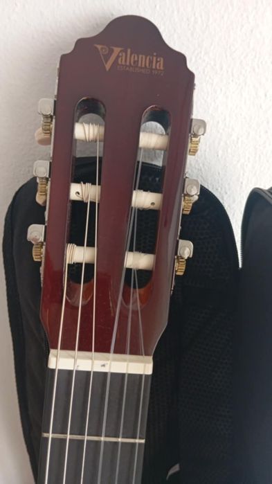 Guitarra e capa em estado excelente