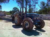 Exelente tractor agricula com pafrontal