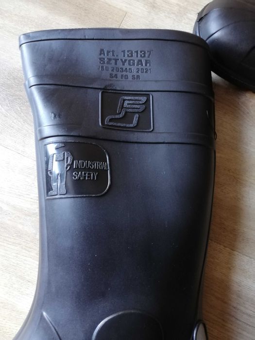 Sprzedam buty gumowe rozmiar 44