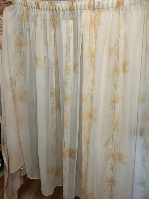 Продам гардины на окно.