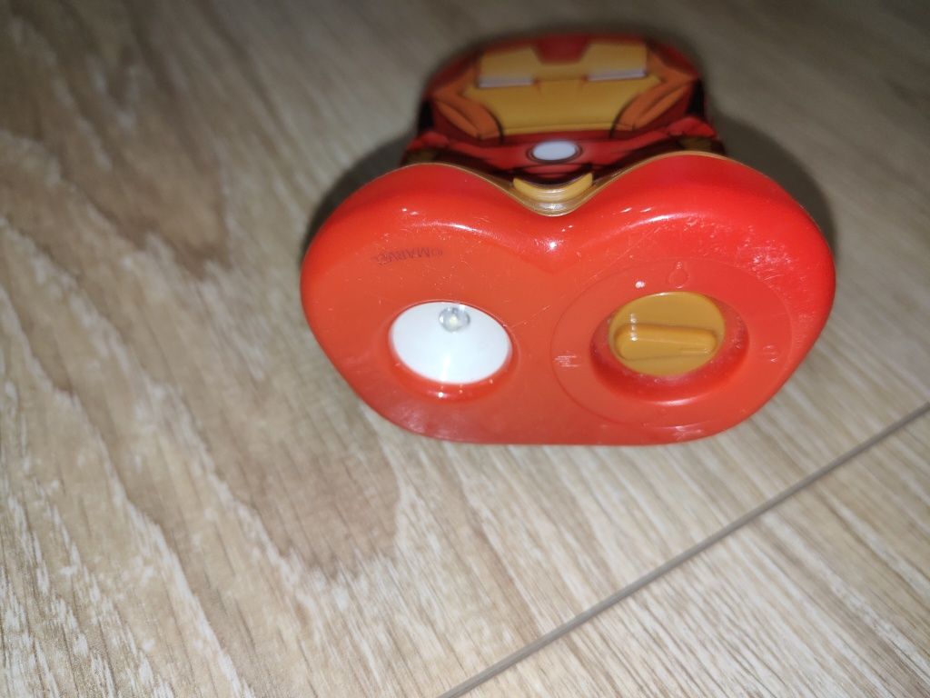 Iron Man dyktafon-latarka