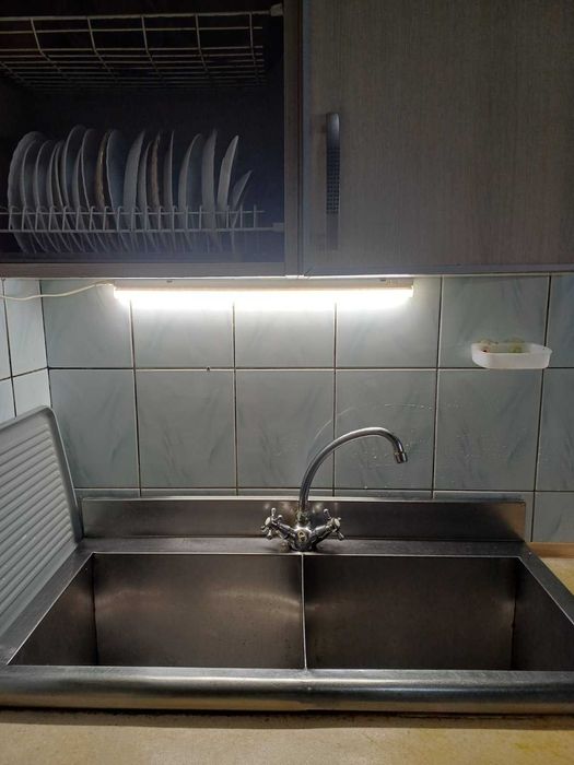 Двосекційна кухонна мийка