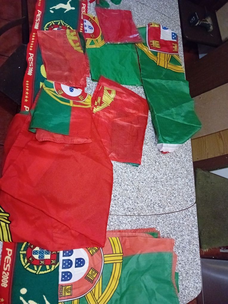 Conjunto de Cachecóis,Bandeiras e Bola de Portugal