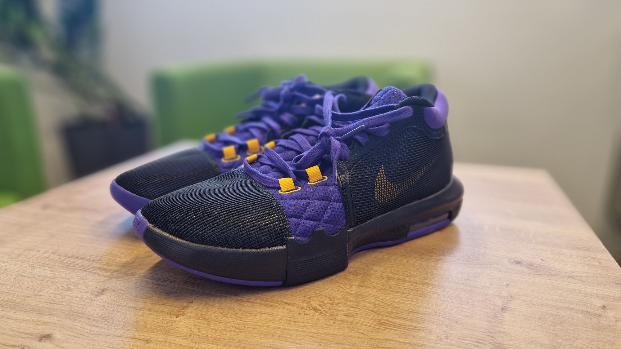 Buty NIKE LeBron Witness VIII 8 NOWE roz 45, US 11 Lakers LA fioletowe