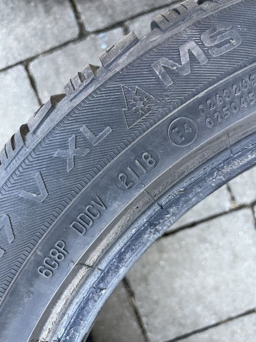 Opony zimowe Uniroyal MS Plus 77 97 V XL 235/45 R17