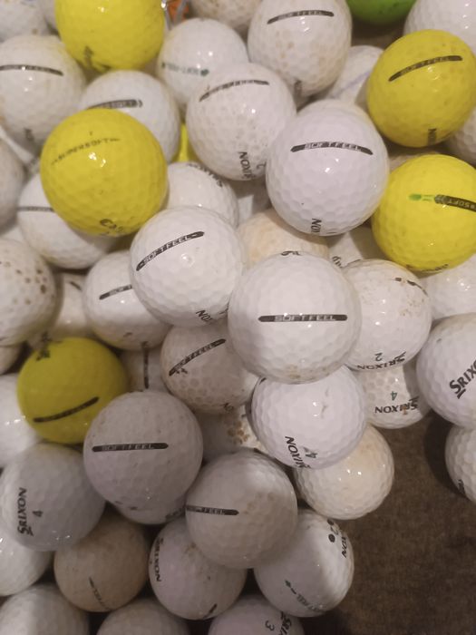 Conjunto de 200 bolas taylormade e callaway e titleist em bom estado