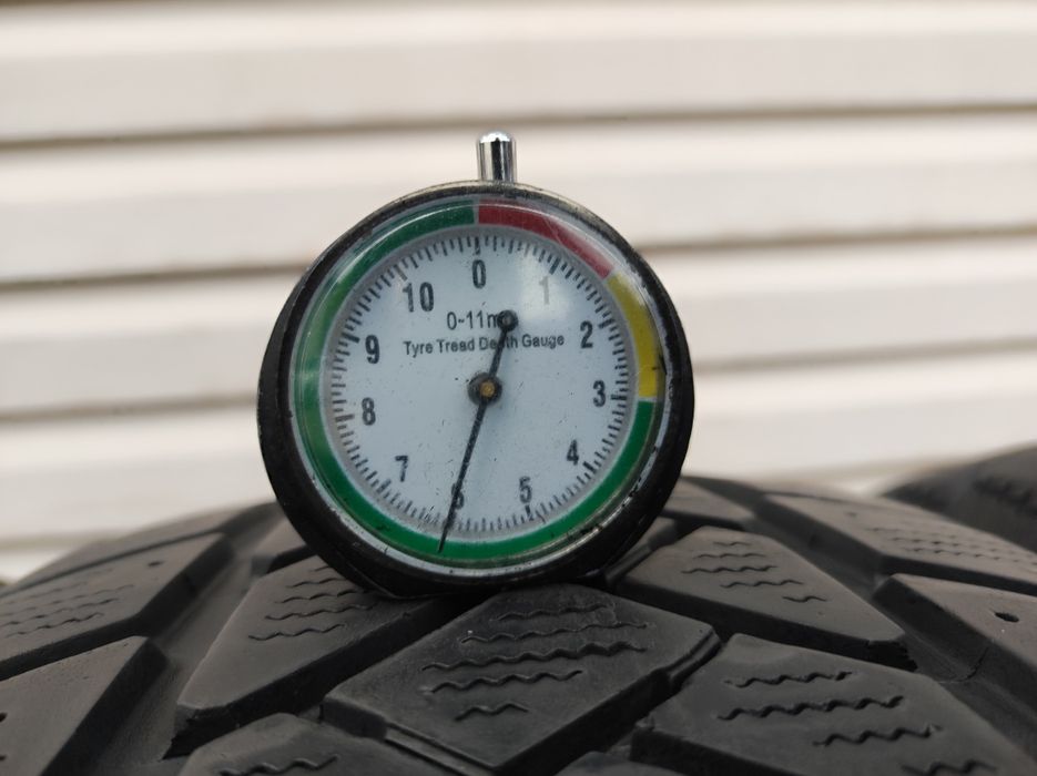 215.60.17c komplet opon zimowych Dunlop