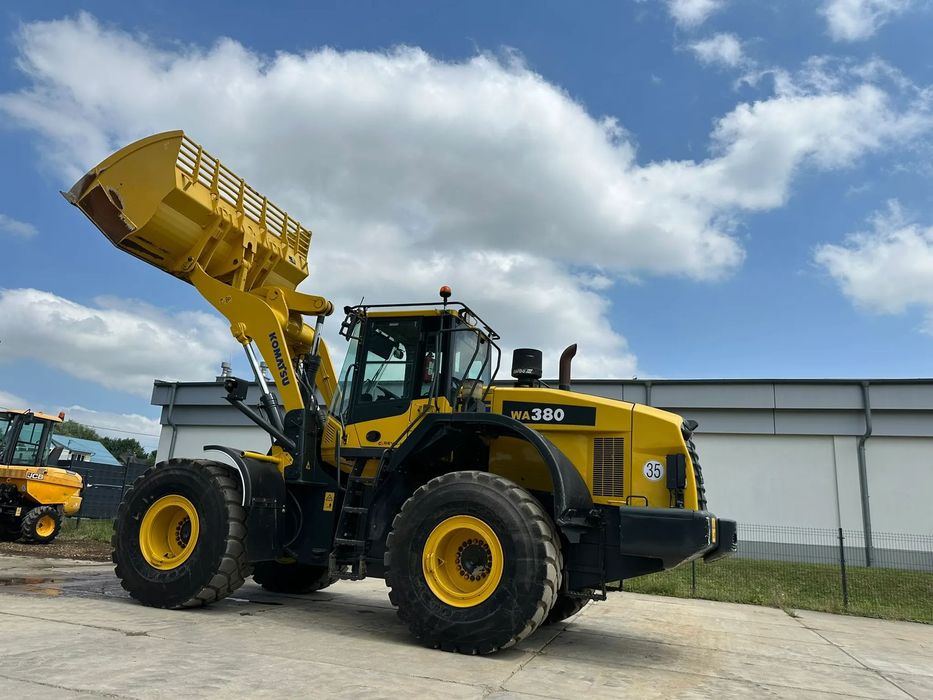 Komatsu WA 380-7  Ładowarka kołowa Komatsu WA 380-7 , tylko 5851 MTG , łyzka 4,5 m3