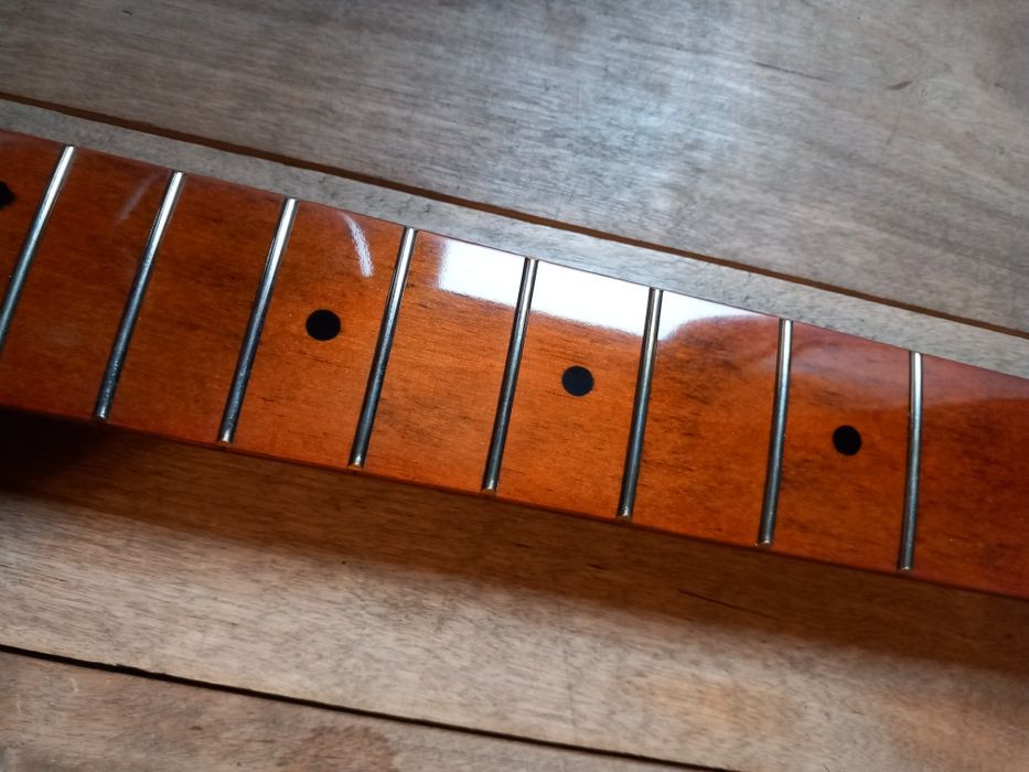 Gitara elektryczna gryf klonowy