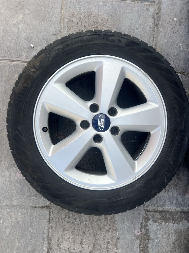 Jantes e pneus (Ford)