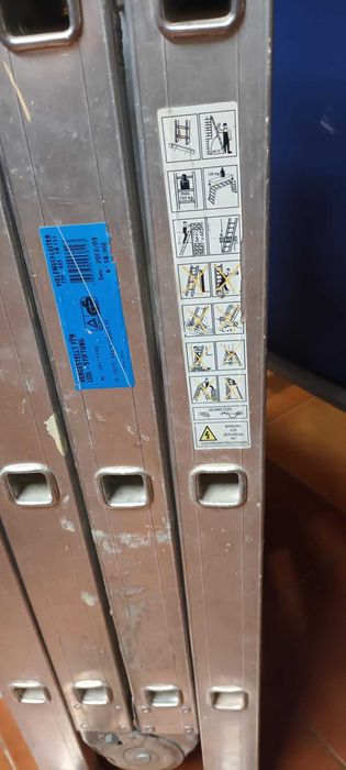 Escada Desdobrável Multifuncional em Alumínio