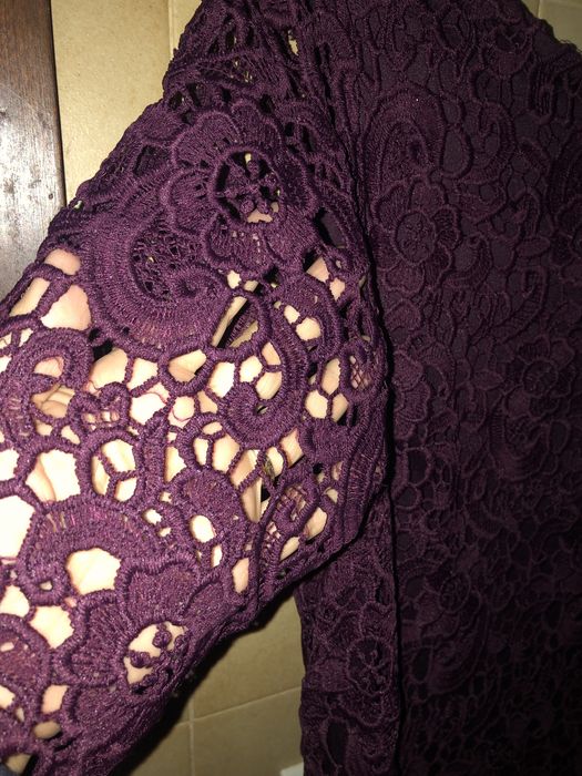 Vestido de renda bordeaux