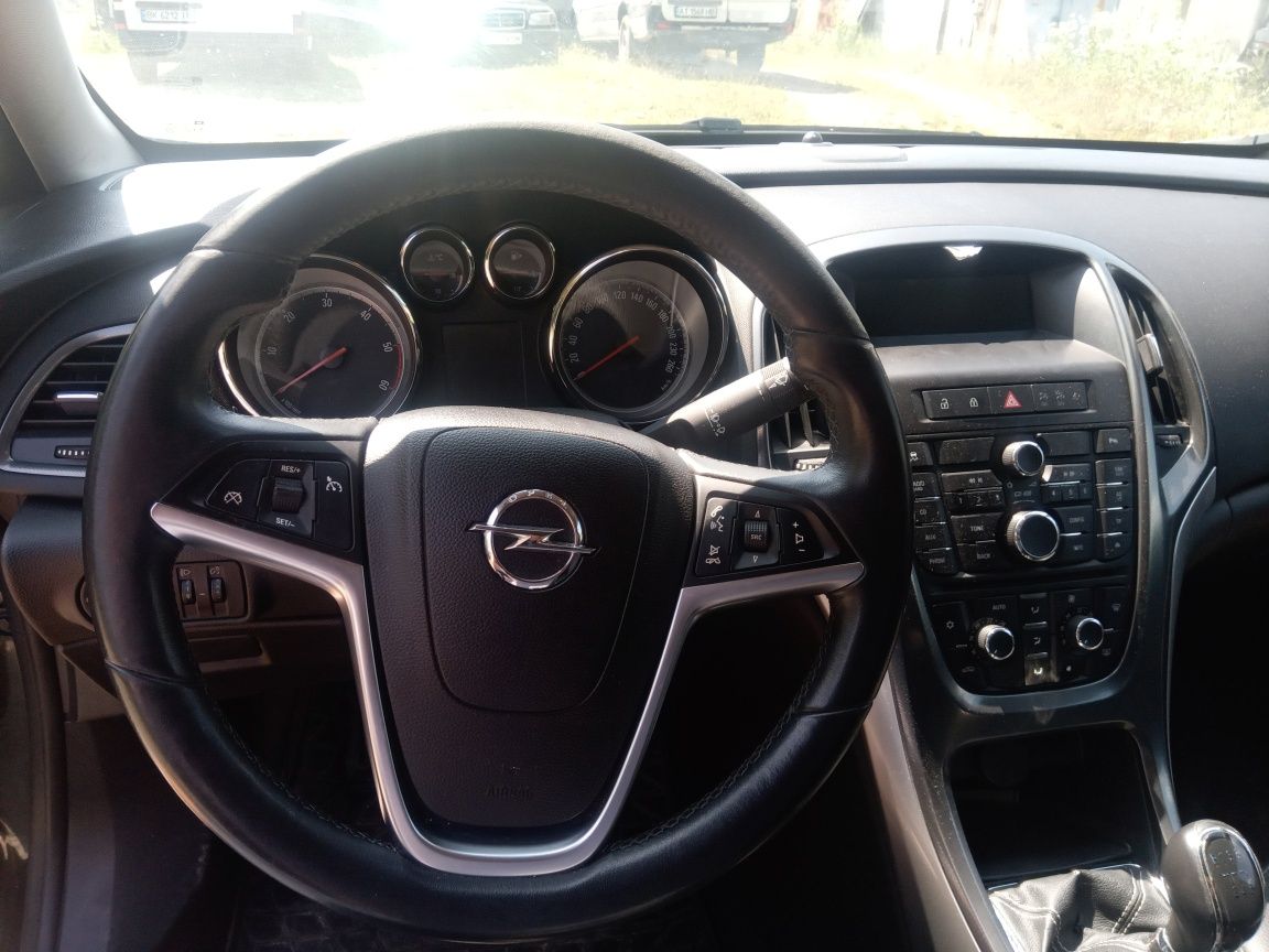 Opel Astra J 2012 рік 1.7 дизель.