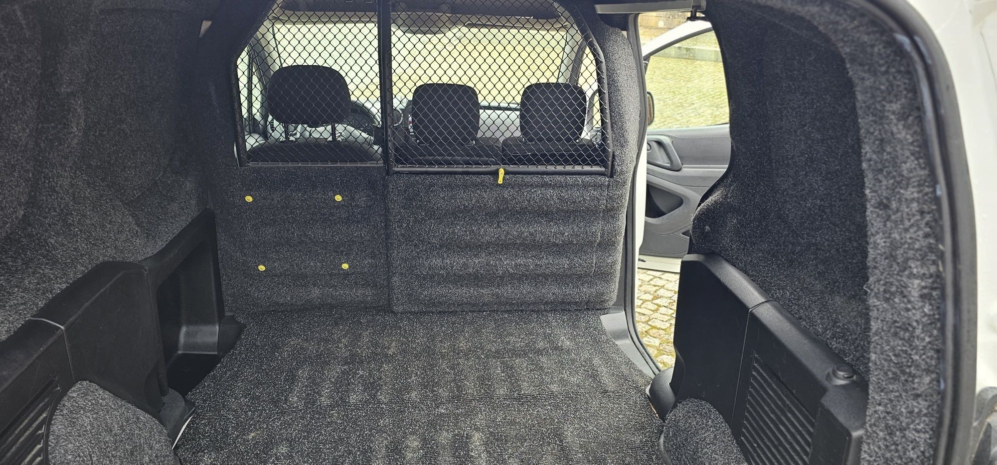 Citroen Berlingo 1.6 Hdi 120cv
2017 | 89000 km | 3 Lugares