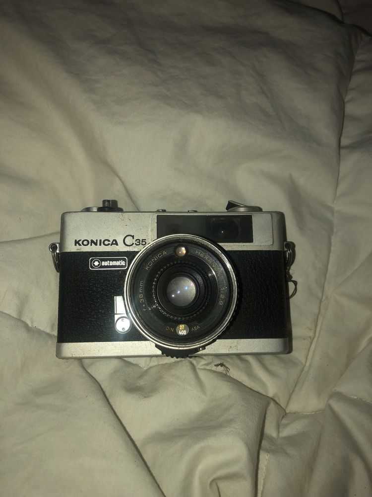 Вінтажний фотоапарат Konica C35