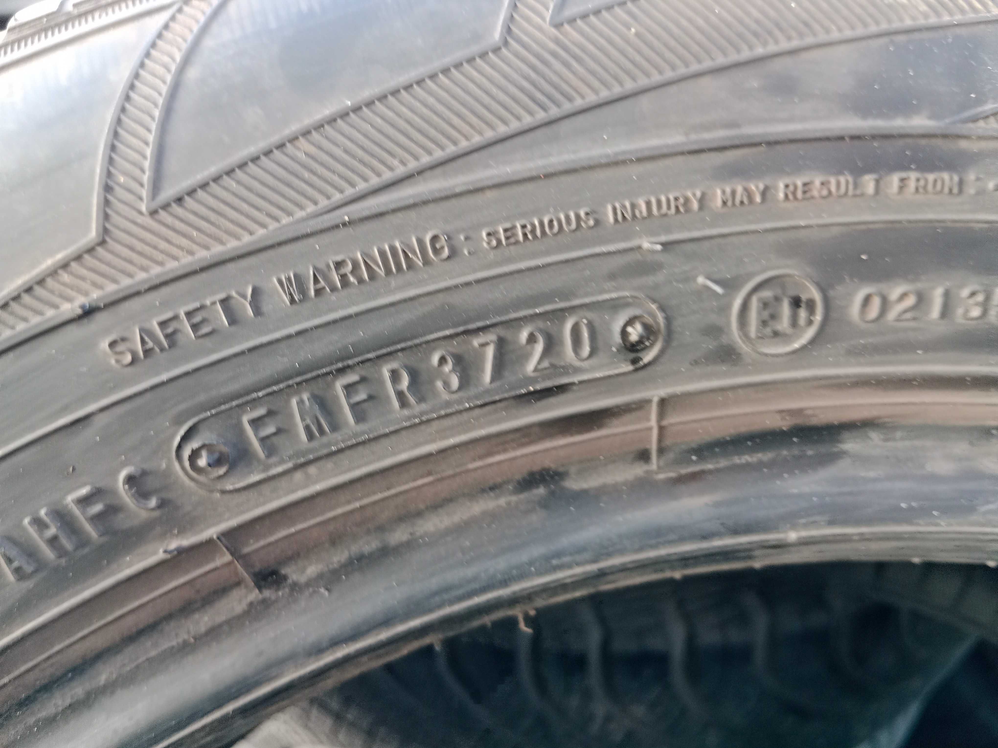 Opona używana 225/60R17 Falken Eurowinter HS01 SUV 1szt.
