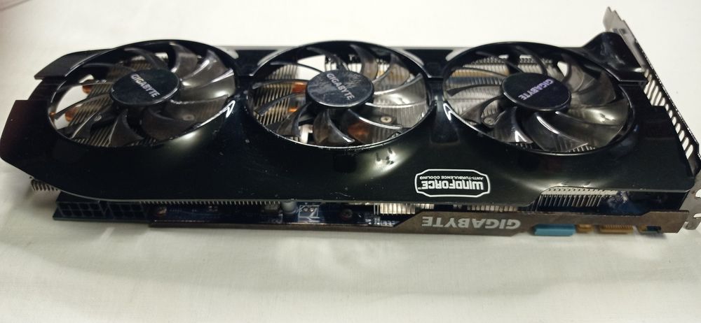 Продам видеокарту Gigabyte GeForce GTX 670 Windforce 2X 2GB GDDR5