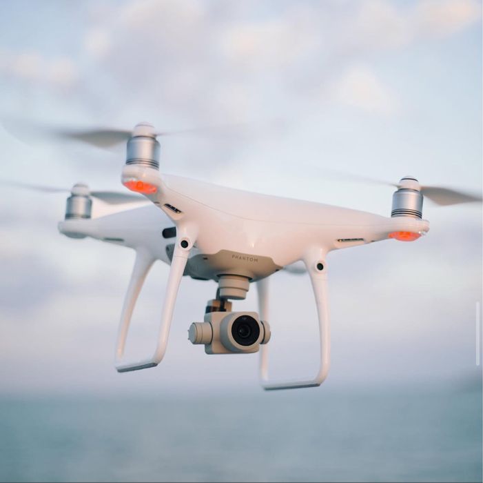 DJI Phantom 4 + комплекти