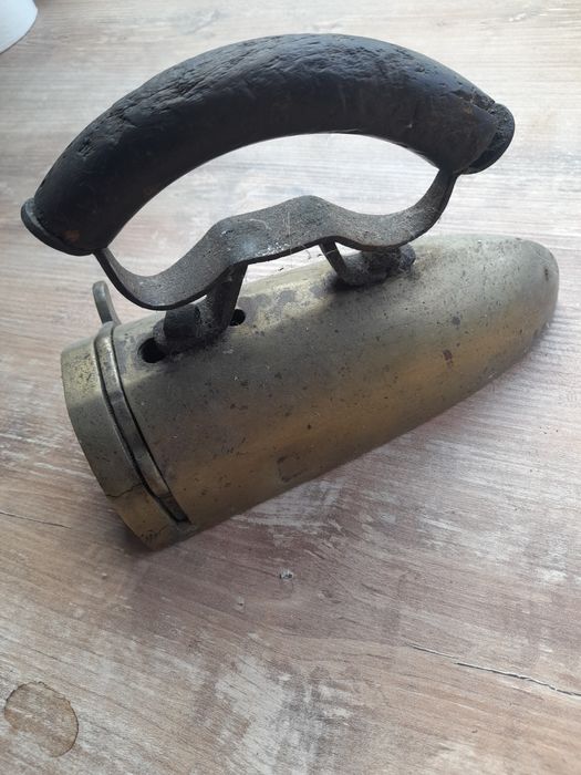 Stare żelazko, żelazko z duszą, z mosiądzu. 2 szt.