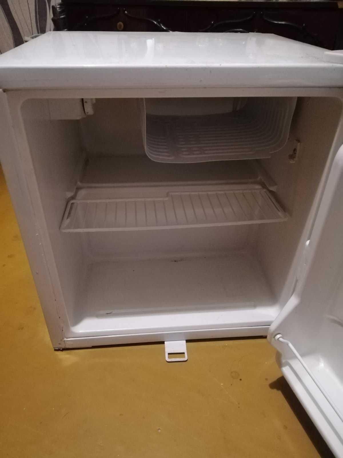 Продам холодильник Haier HRD-75