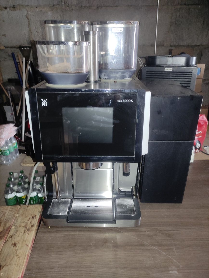 В продаже кофемашина WMF 8000s с холодильником  б/у