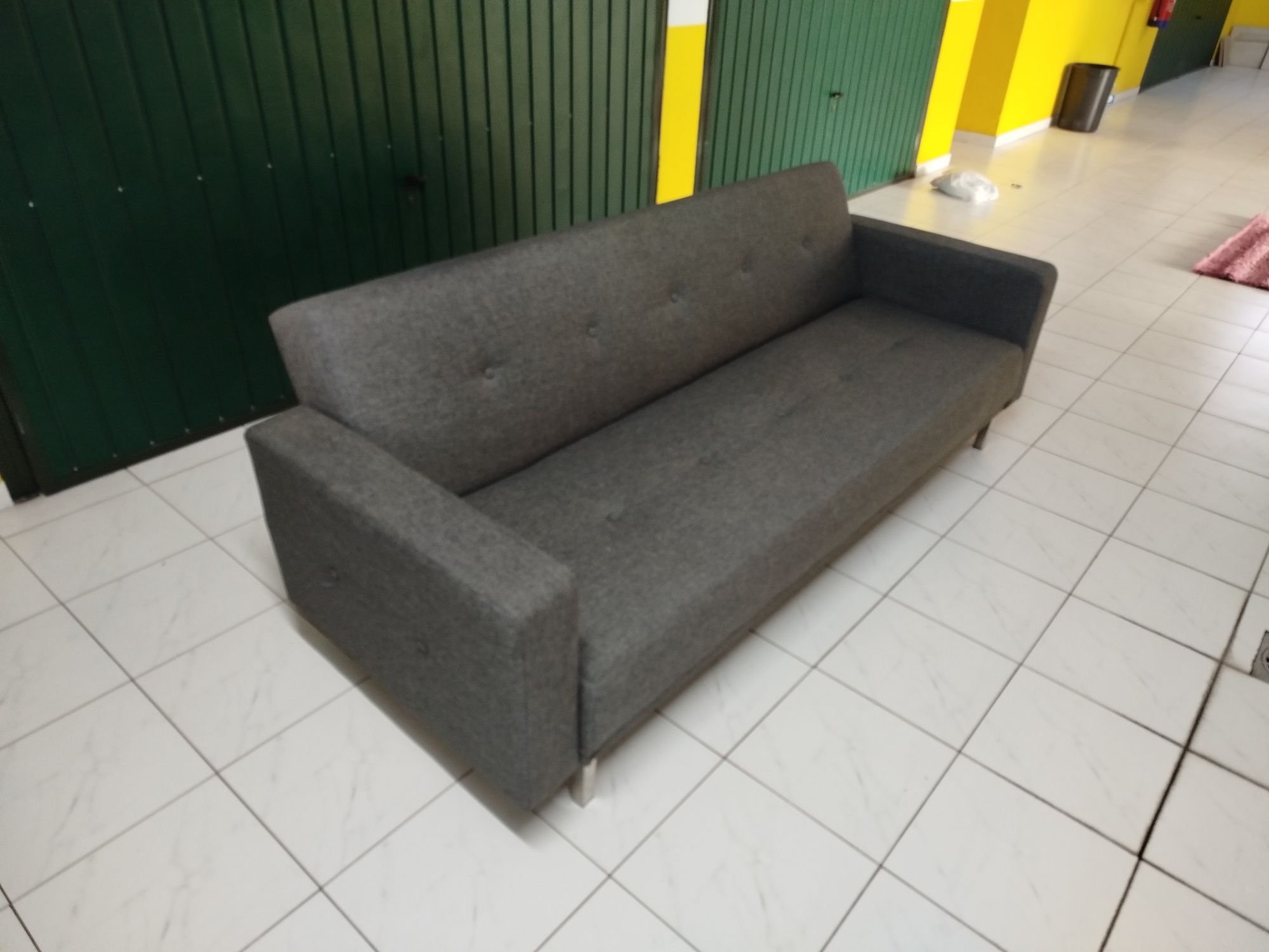 Sofá cama cinzento da conforama