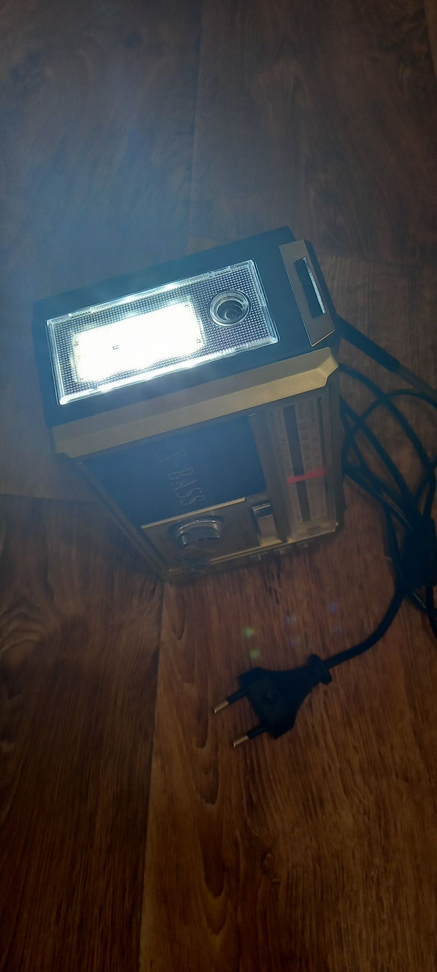 Радиоприёмник с USB флешками + фонарь