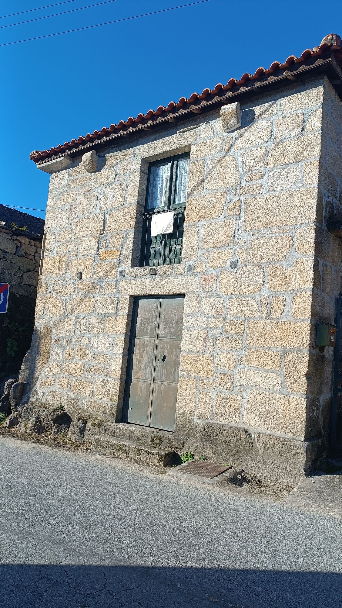 Moradia em Pedra. Vilar de Ferreiros. Mondim de Basto